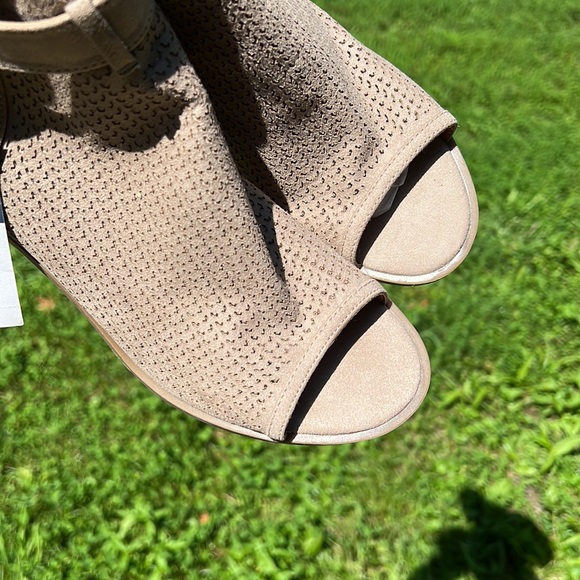 Open toed booties🍁🍂 - Picture 7 of 7